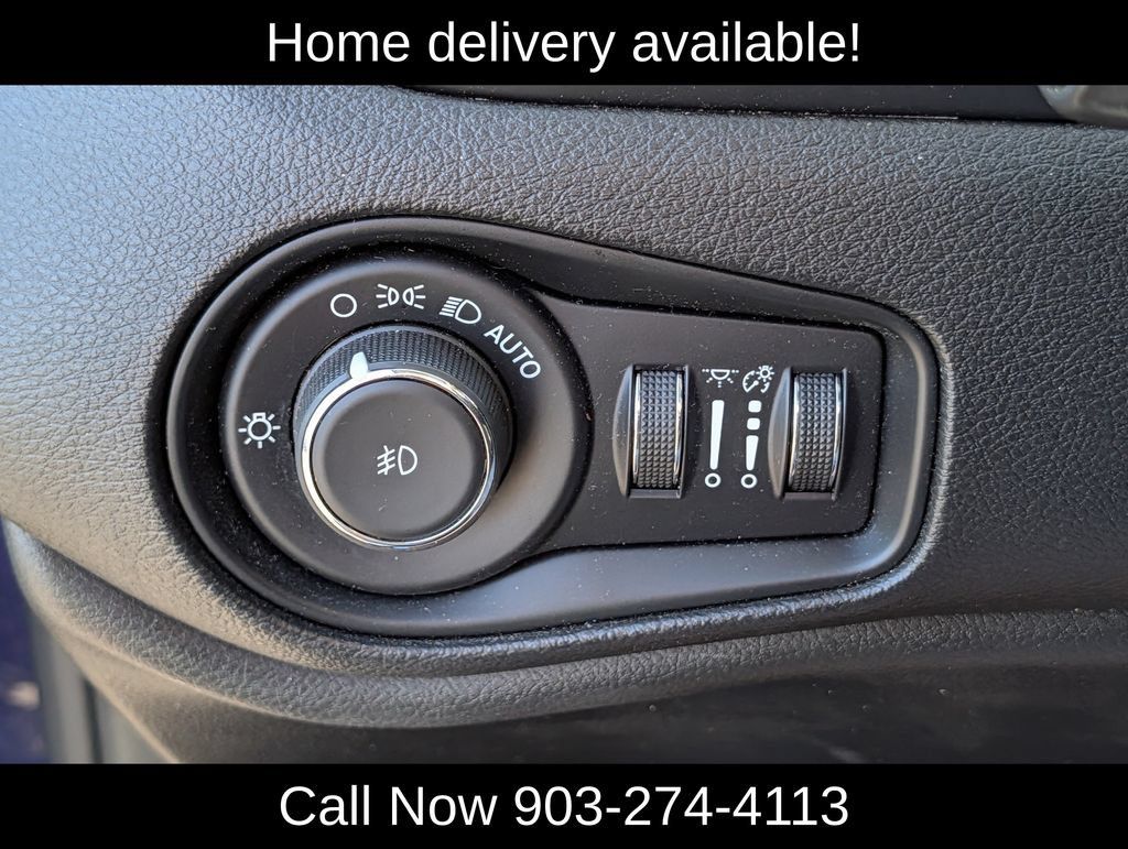 Used 2020 Jeep Renegade Limited w/ UConnect 8.4 Nav Group AWD/4WD image 25