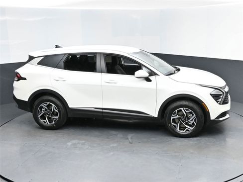 Used 2025 Kia Sportage LX image 7