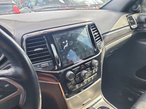 Used 2020 Jeep Grand Cherokee Overland AWD/4WD image 27
