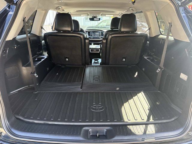 Used 2019 Toyota Highlander XLE AWD/4WD image 9