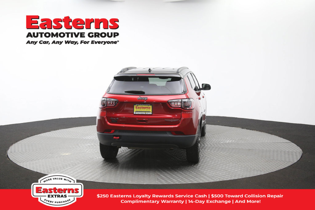 Used 2025 Jeep Compass Trailhawk AWD/4WD image 40