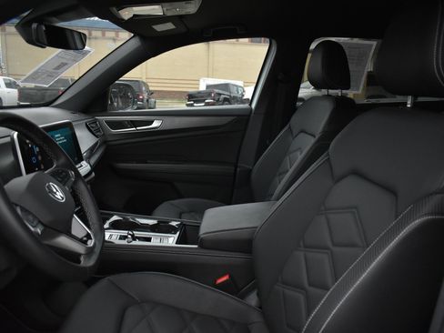 Used 2025 Volkswagen Atlas Cross Sport SE image 13