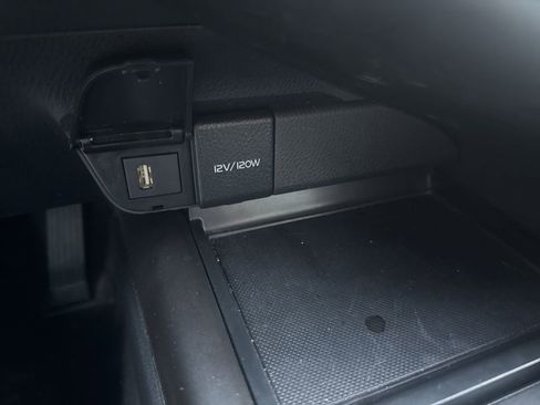 Used 2024 Toyota Camry SE image 6