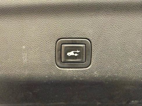 Used 2021 GMC Yukon XL Denali image 15