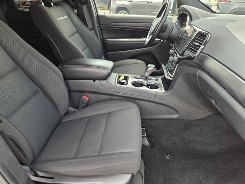 Used 2021 Jeep Grand Cherokee Freedom Edition RWD image 32