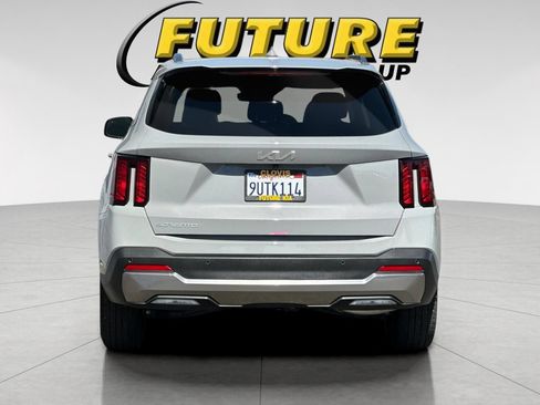 Certified 2025 Kia Sorento S w/ Panoramic Sunroof Package FWD image 5
