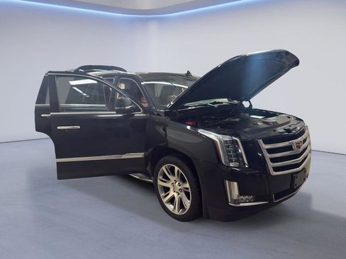 Used 2015 Cadillac Escalade Luxury image 7