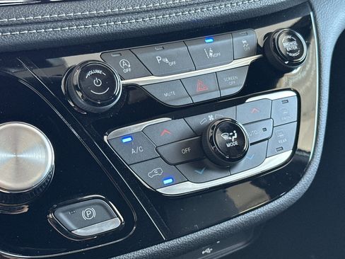 New 2026 Chrysler Pacifica Select image 21