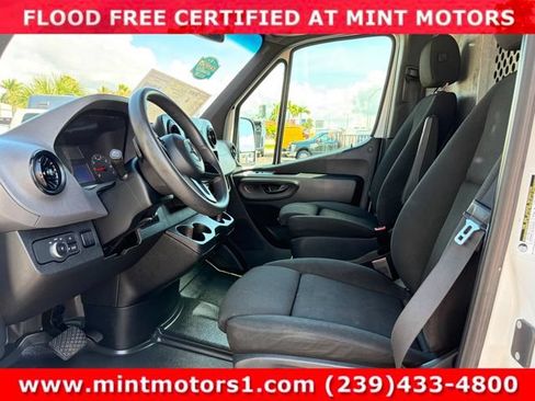 Used 2019 Mercedes-Benz Sprinter 2500 image 32