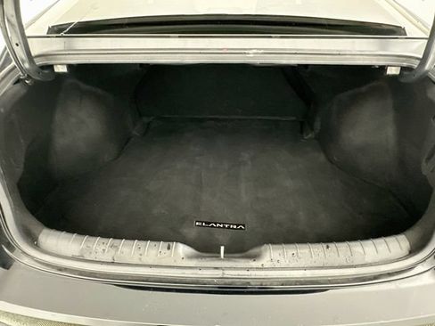 Used 2022 Hyundai Elantra SE FWD image 24