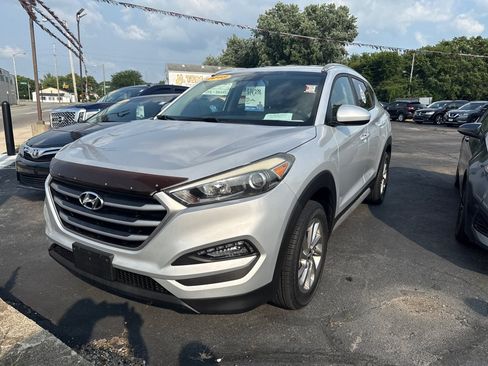 Used 2018 Hyundai Tucson SEL FWD image 2