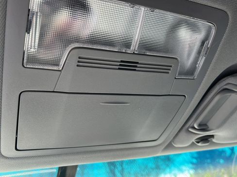 Used 2015 Toyota Camry SE image 17