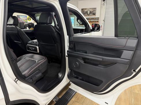 Used 2024 Ford Expedition Limited AWD/4WD image 18