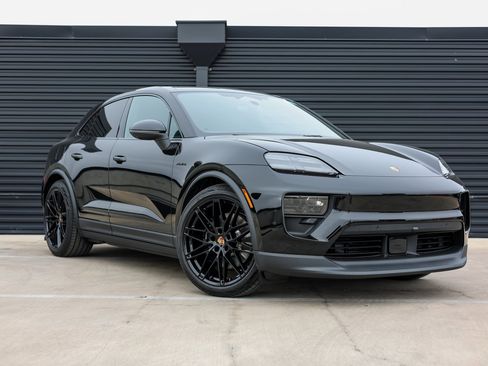 New 2025 Porsche Macan 4S Electric image 9