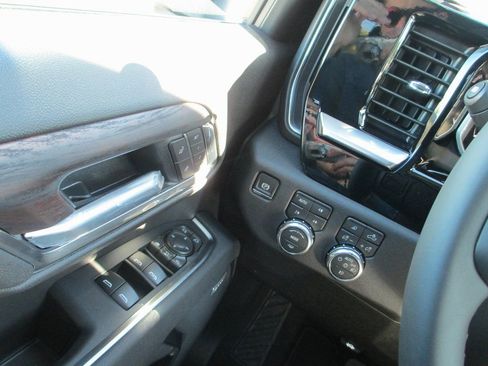 New 2026 GMC Sierra 3500 SLT w/ SLT Premium Package image 14