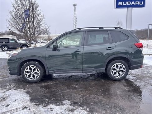 Used 2023 Subaru Forester Premium image 7