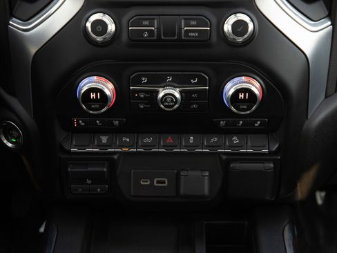 Used 2022 GMC Sierra 2500 SLT w/ SLT Preferred Package image 16