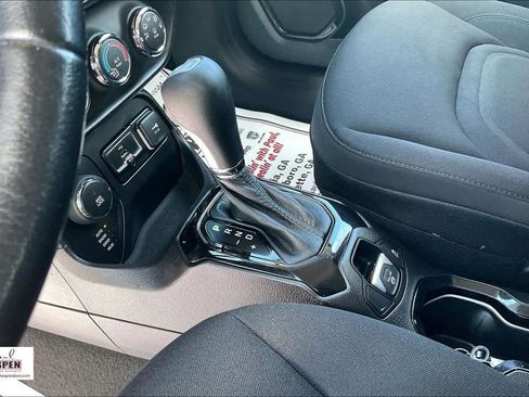 Used 2017 Jeep Renegade Altitude image 14