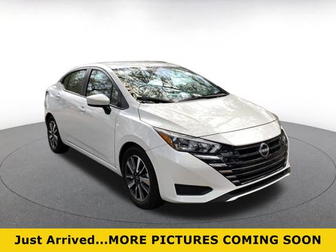 Used 2025 Nissan Versa SV image 1
