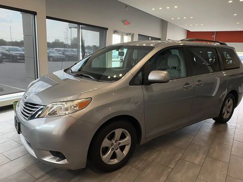 Used 2014 Toyota Sienna LE FWD image 8
