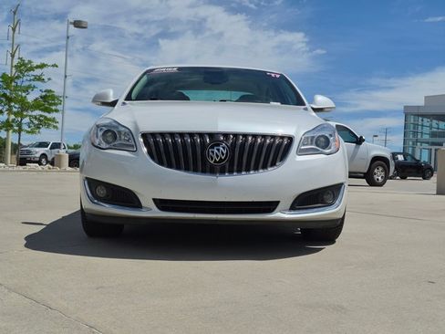 Used 2017 Buick Regal Premium FWD image 2