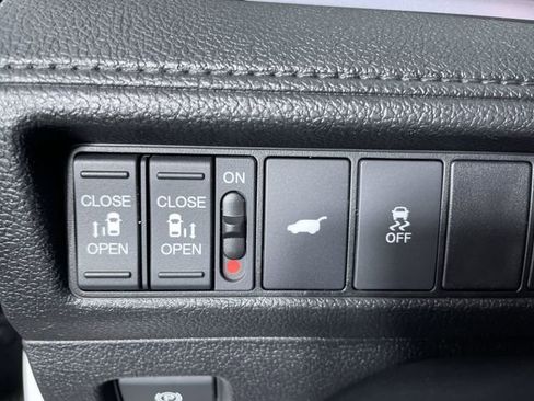 Used 2025 Honda Odyssey Sport-L image 25