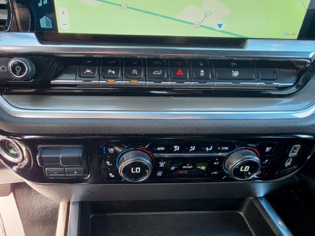 Used 2022 Chevrolet Silverado 1500 High Country w/ Technology Package AWD/4WD image 19