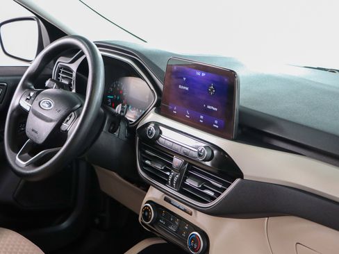 Used 2021 Ford Escape SE image 25