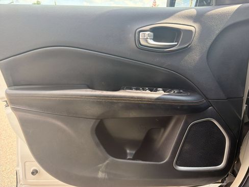 Used 2020 Jeep Compass Limited FWD image 30