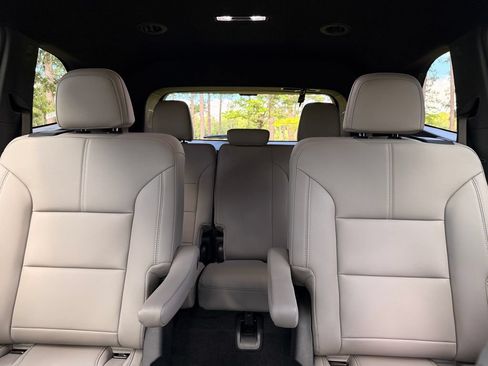 Used 2026 GMC Acadia Elevation w/ Elevation Premium Package FWD image 26