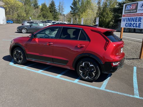 Used 2023 Kia Niro Wave FWD image 3
