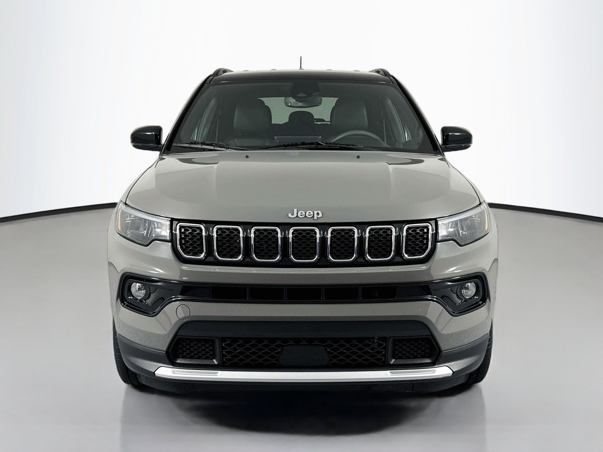 Used 2024 Jeep Compass Limited AWD/4WD image 2