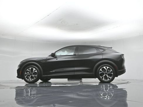 Certified 2025 Ford Mustang Mach-E Select RWD image 51