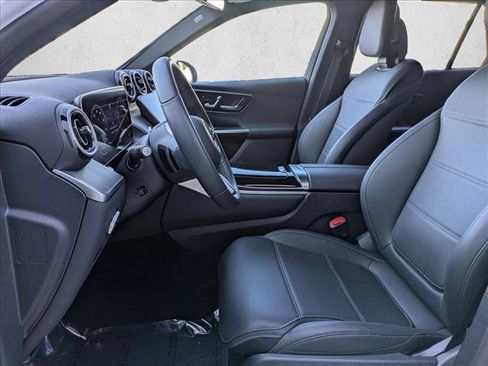 Used 2025 Mercedes-Benz GLC 300 image 19