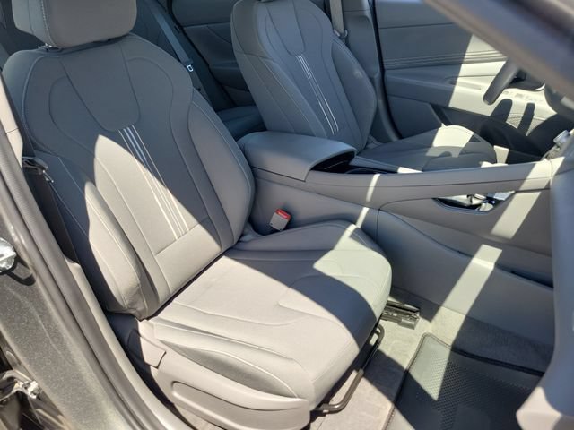Certified 2025 Hyundai Elantra SEL FWD image 22