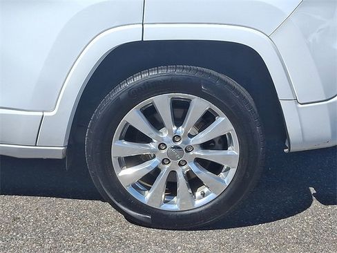 Used 2017 Jeep Cherokee Overland w/ Technology Group image 8