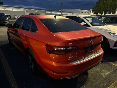 Used 2019 Volkswagen Jetta R-Line w/ R-Line Cold Weather Package FWD image 8