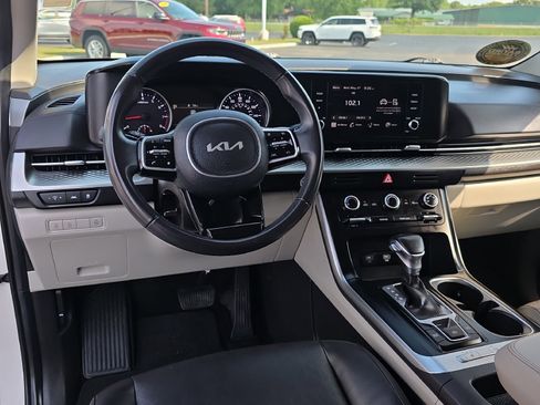 Used 2024 Kia Carnival LX FWD image 24