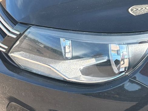 Used 2017 Volkswagen Tiguan S image 16