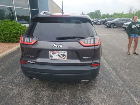Used 2019 Jeep Cherokee Latitude Plus w/ Cold Weather Group AWD/4WD image 3