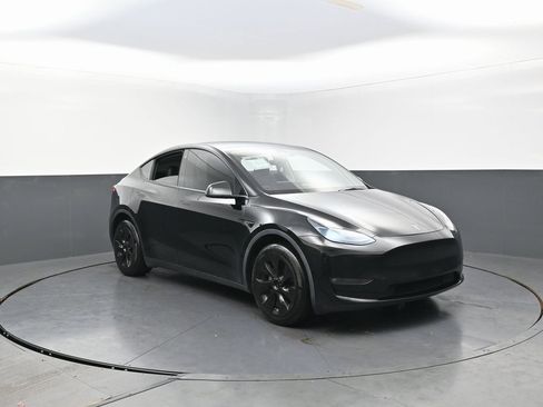 Used 2023 Tesla Model Y Long Range image 7