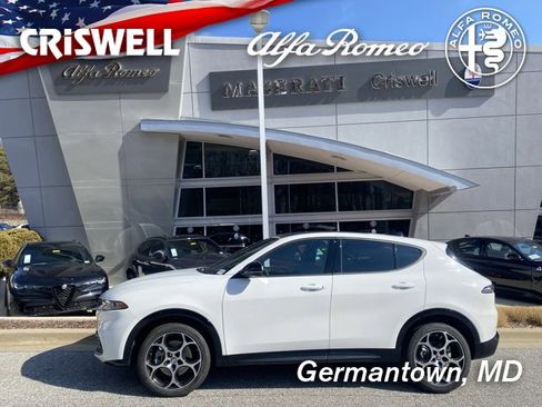 New 2025 Alfa Romeo Tonale image 8