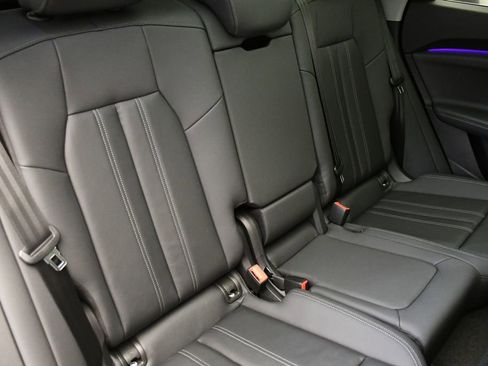 Used 2025 Audi Q5 Premium w/ Convenience Package image 53