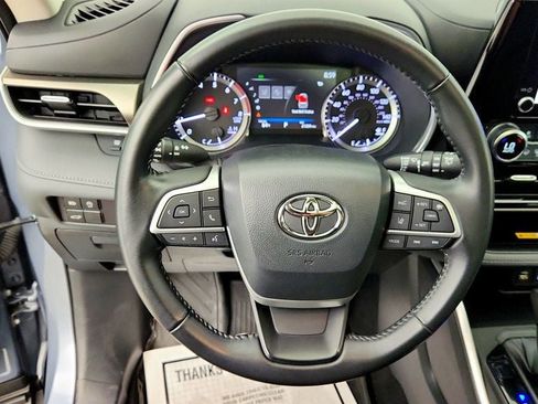Used 2023 Toyota Highlander XLE AWD/4WD image 14