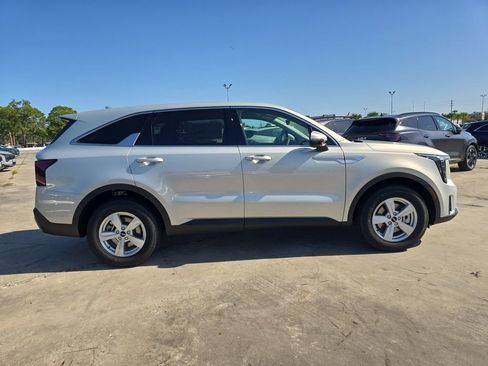 New 2026 Kia Sorento LX FWD image 9