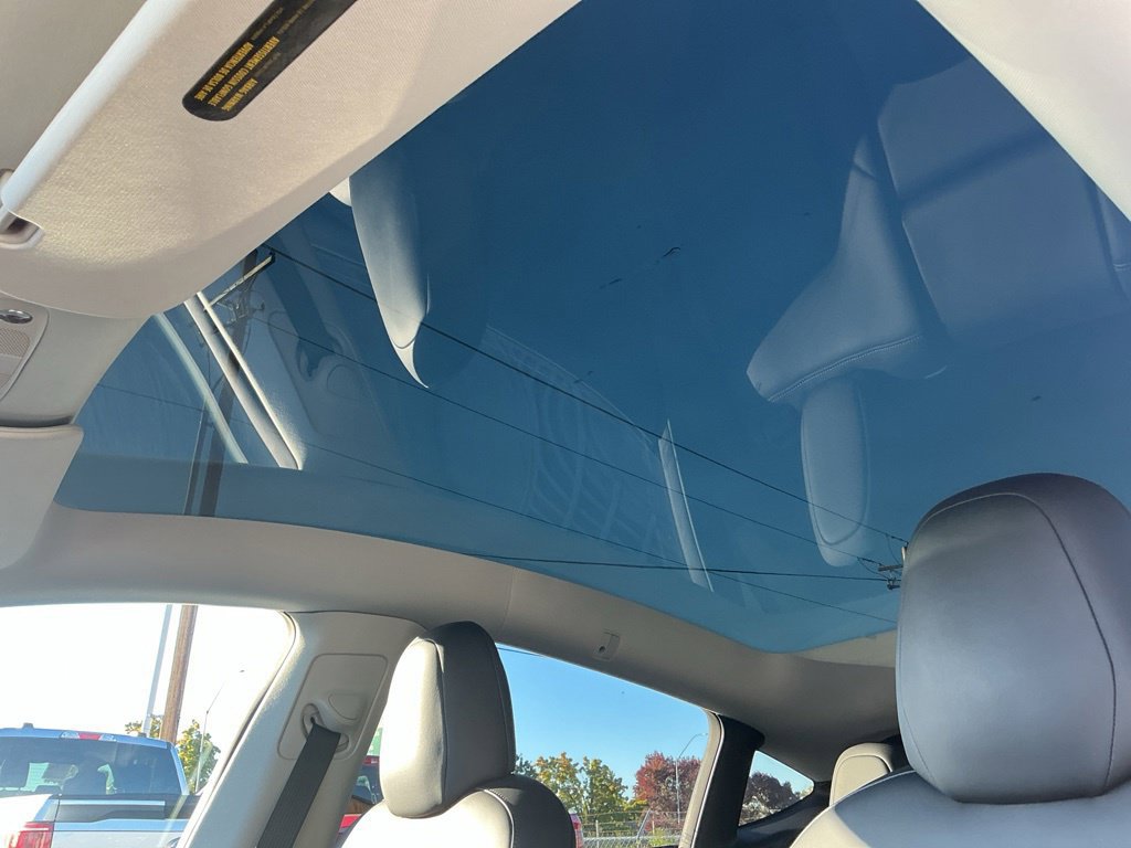 Used 2022 Tesla Model Y Long Range AWD/4WD image 16