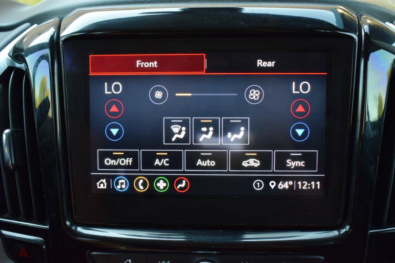 Used 2020 Chevrolet Traverse LT FWD image 27
