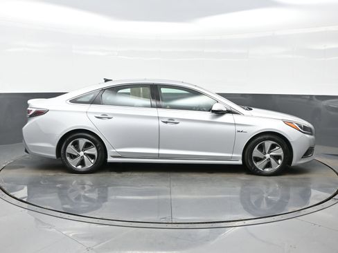 Used 2016 Hyundai Sonata Limited w/ Option Group 02 image 7