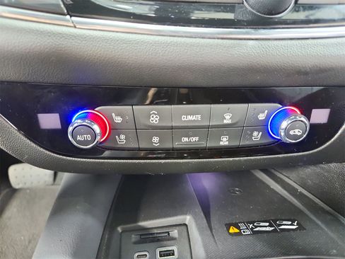 Used 2024 Buick Enclave Premium image 31