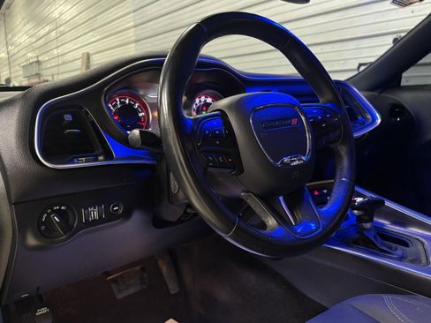 Used 2018 Dodge Challenger SXT image 10